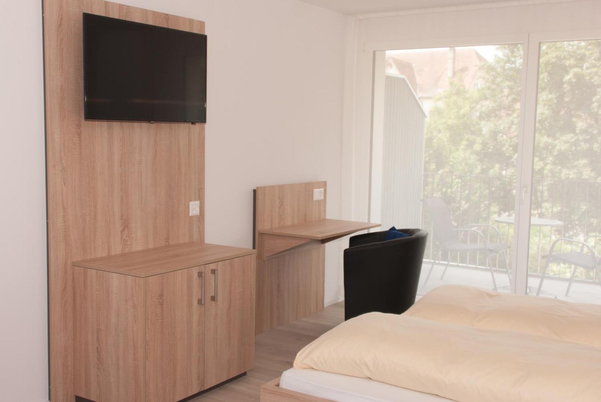 Hotel Traube Garni Kuttigen Стая снимка