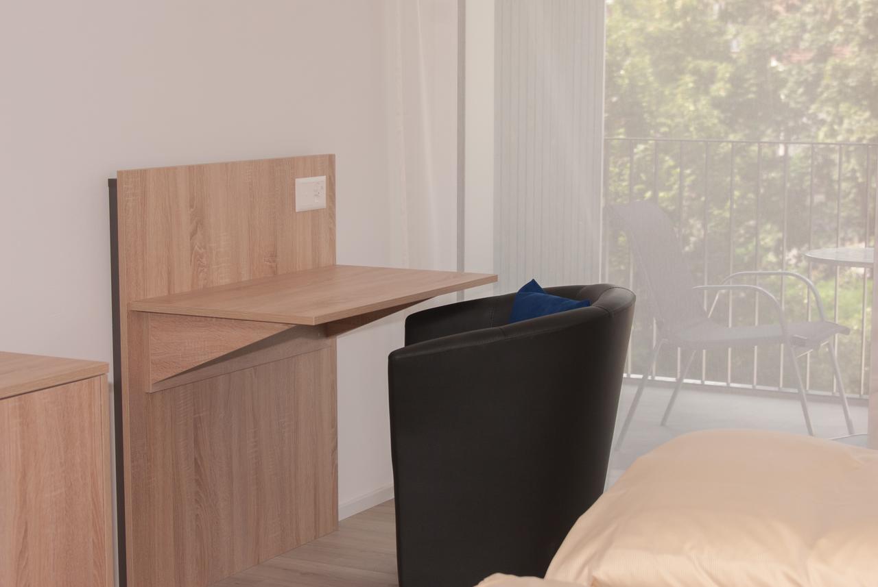 Hotel Traube Garni Kuttigen Екстериор снимка