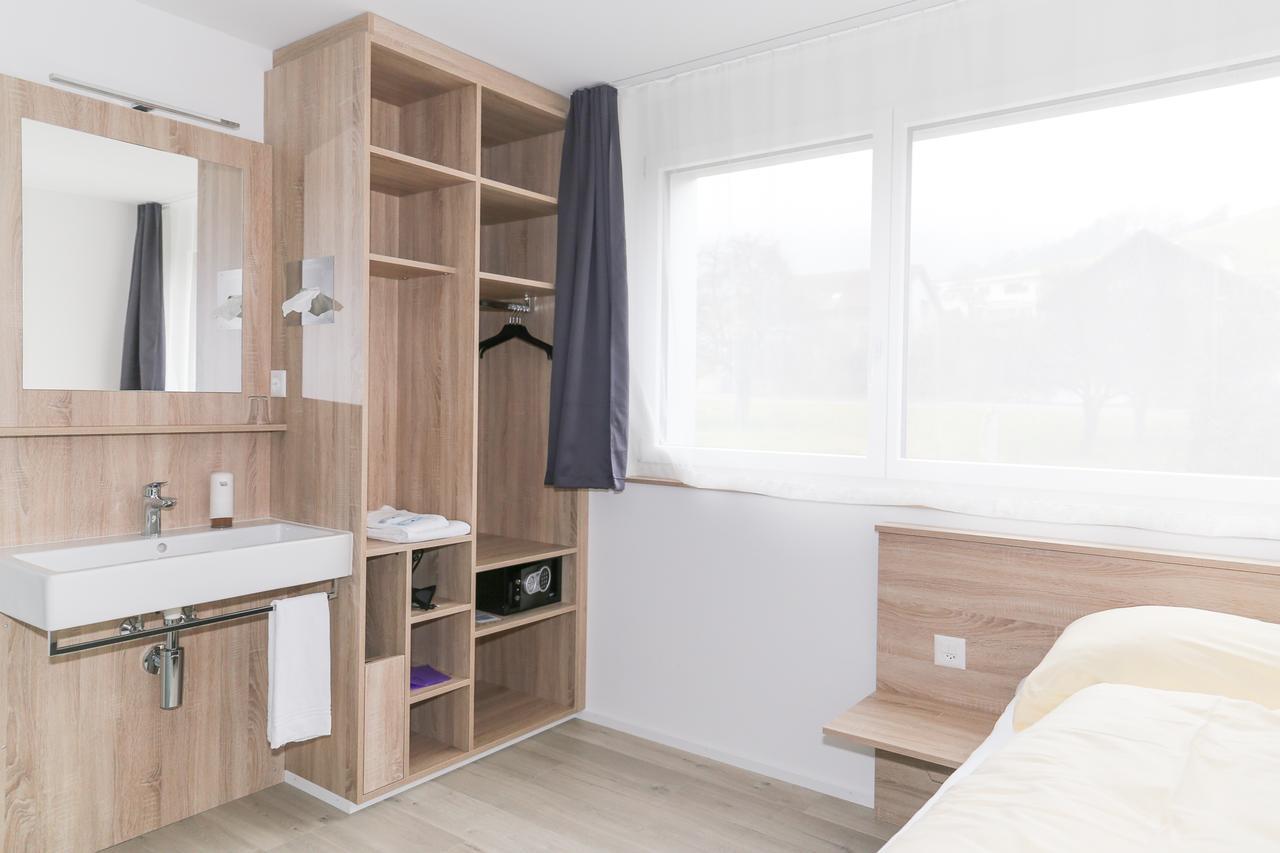 Hotel Traube Garni Kuttigen Екстериор снимка