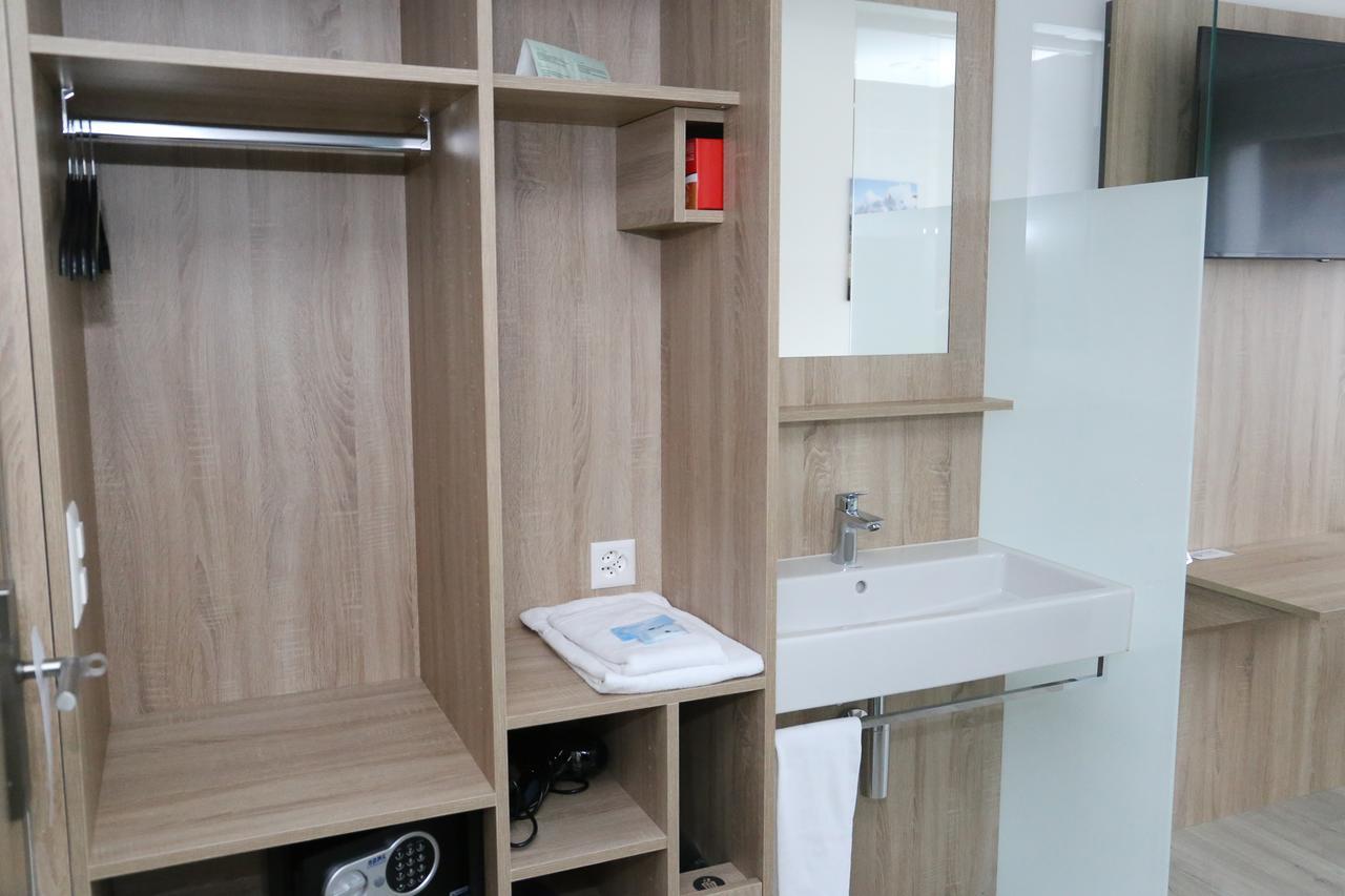 Hotel Traube Garni Kuttigen Екстериор снимка