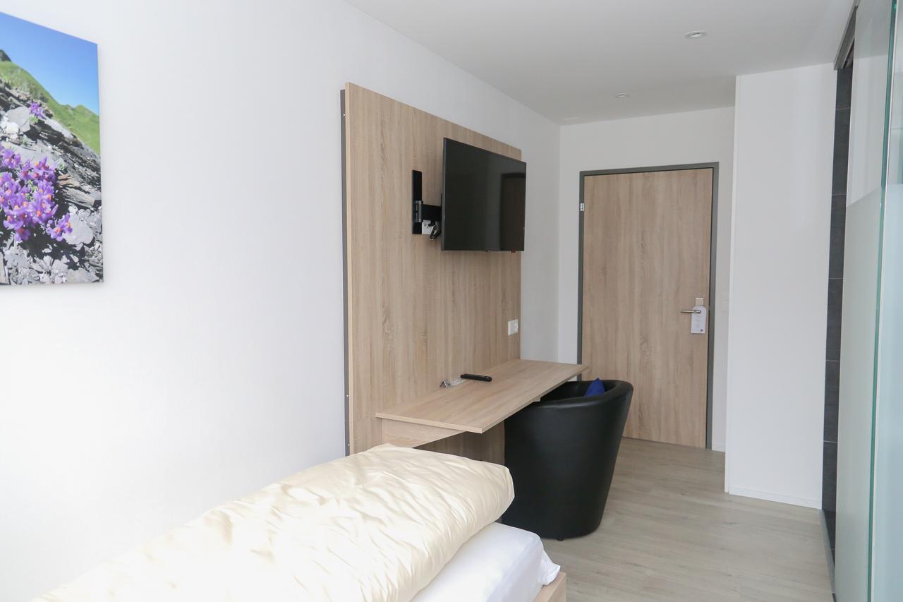 Hotel Traube Garni Kuttigen Екстериор снимка