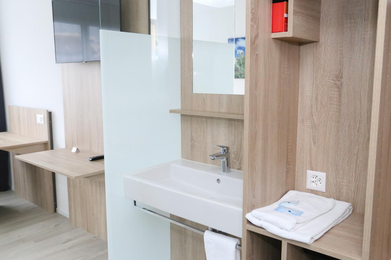 Hotel Traube Garni Kuttigen Екстериор снимка