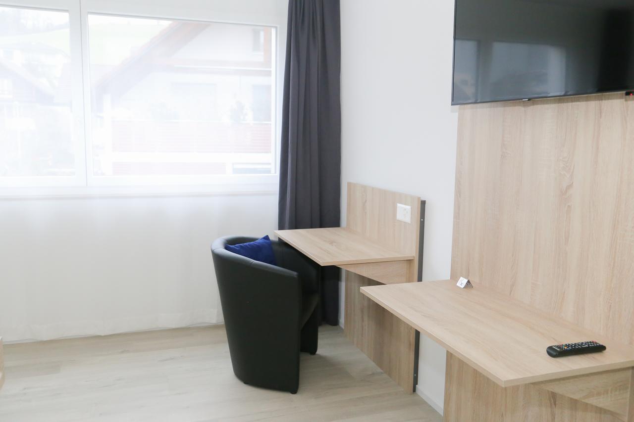 Hotel Traube Garni Kuttigen Екстериор снимка