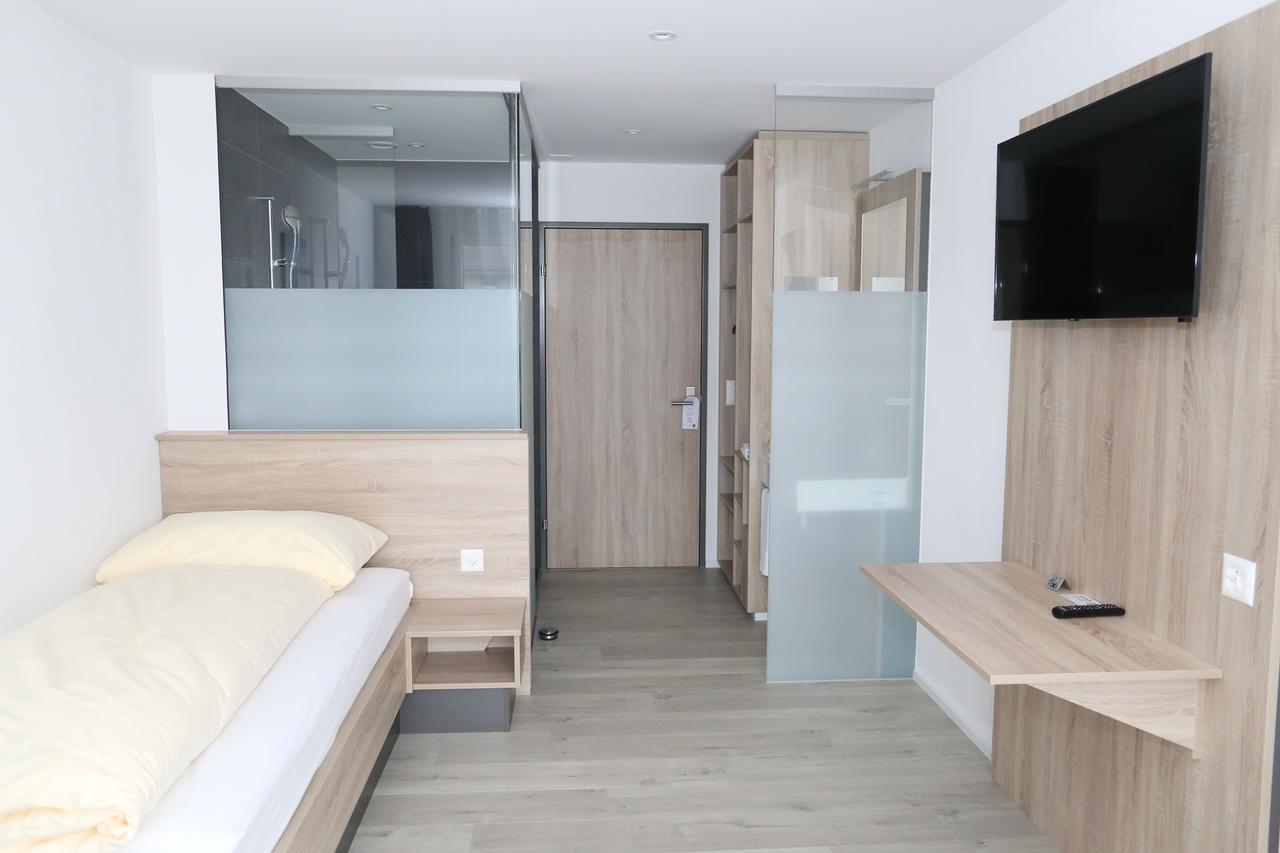 Hotel Traube Garni Kuttigen Екстериор снимка