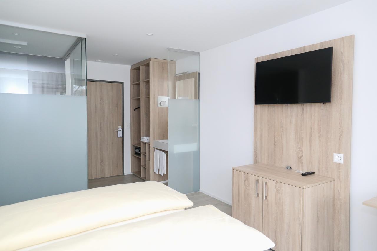 Hotel Traube Garni Kuttigen Екстериор снимка