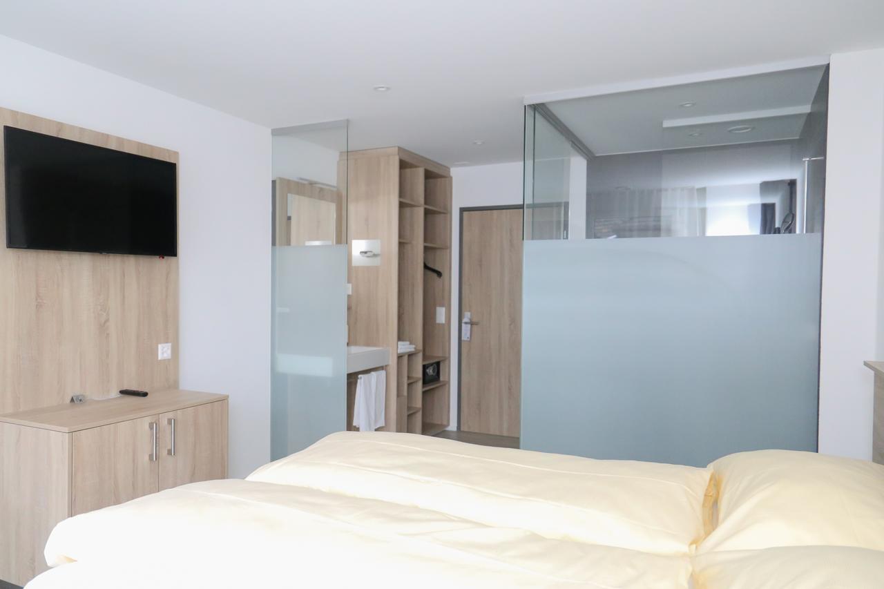 Hotel Traube Garni Kuttigen Екстериор снимка