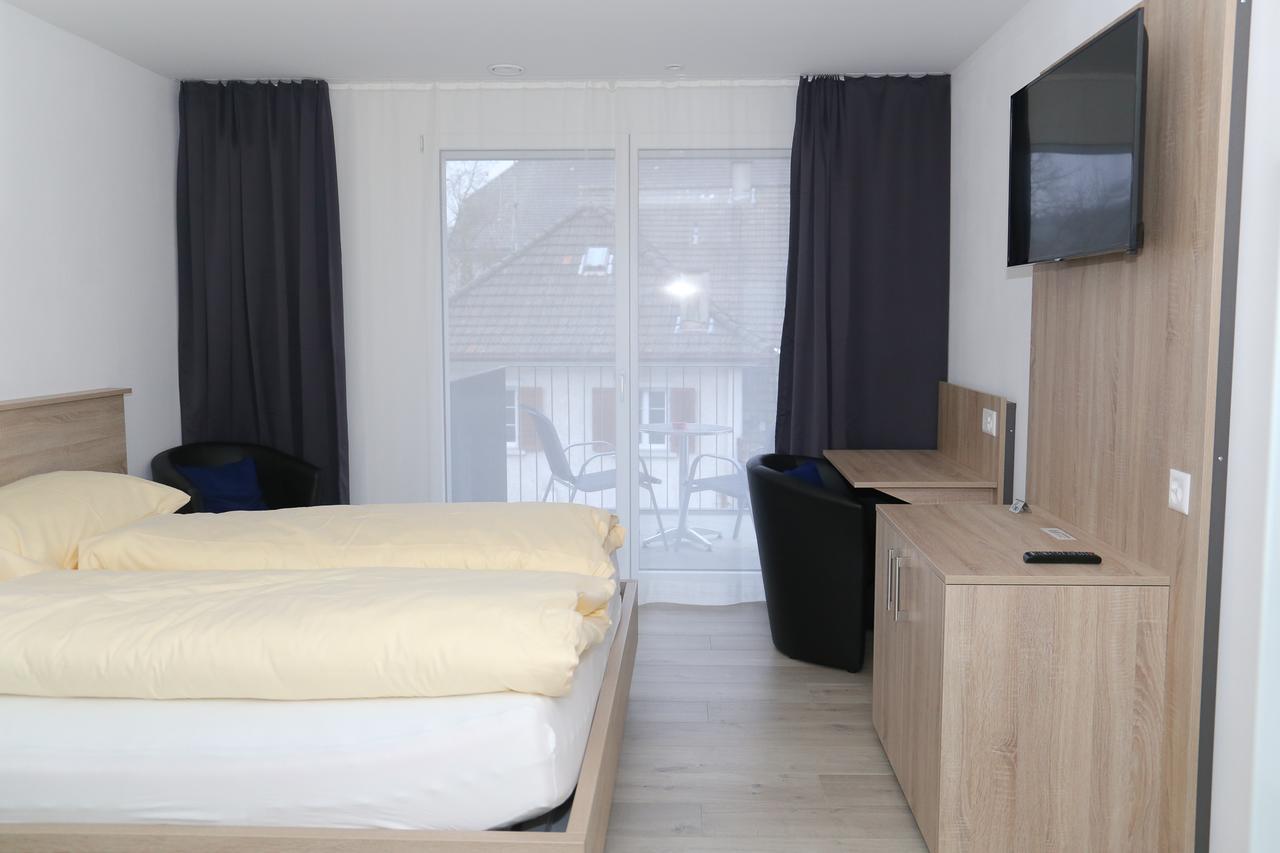 Hotel Traube Garni Kuttigen Екстериор снимка