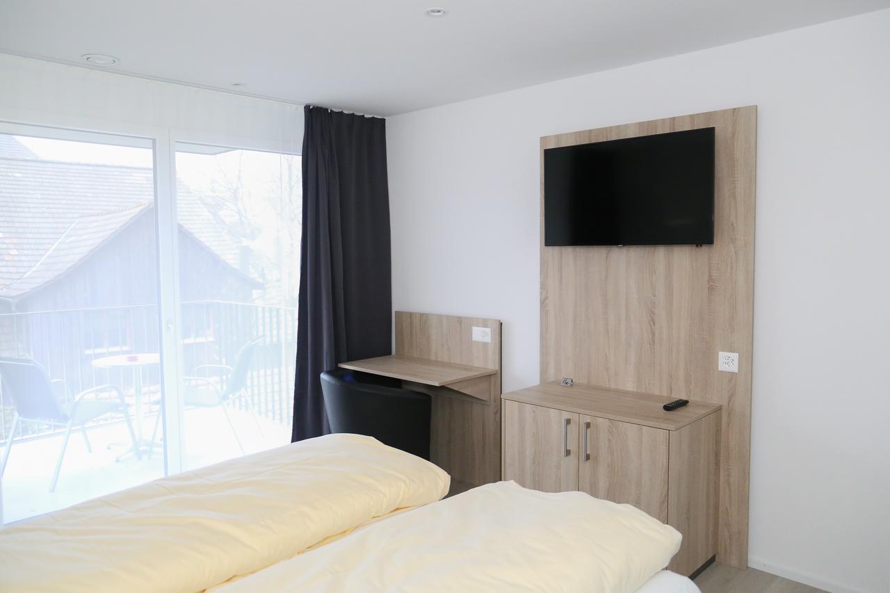 Hotel Traube Garni Kuttigen Екстериор снимка