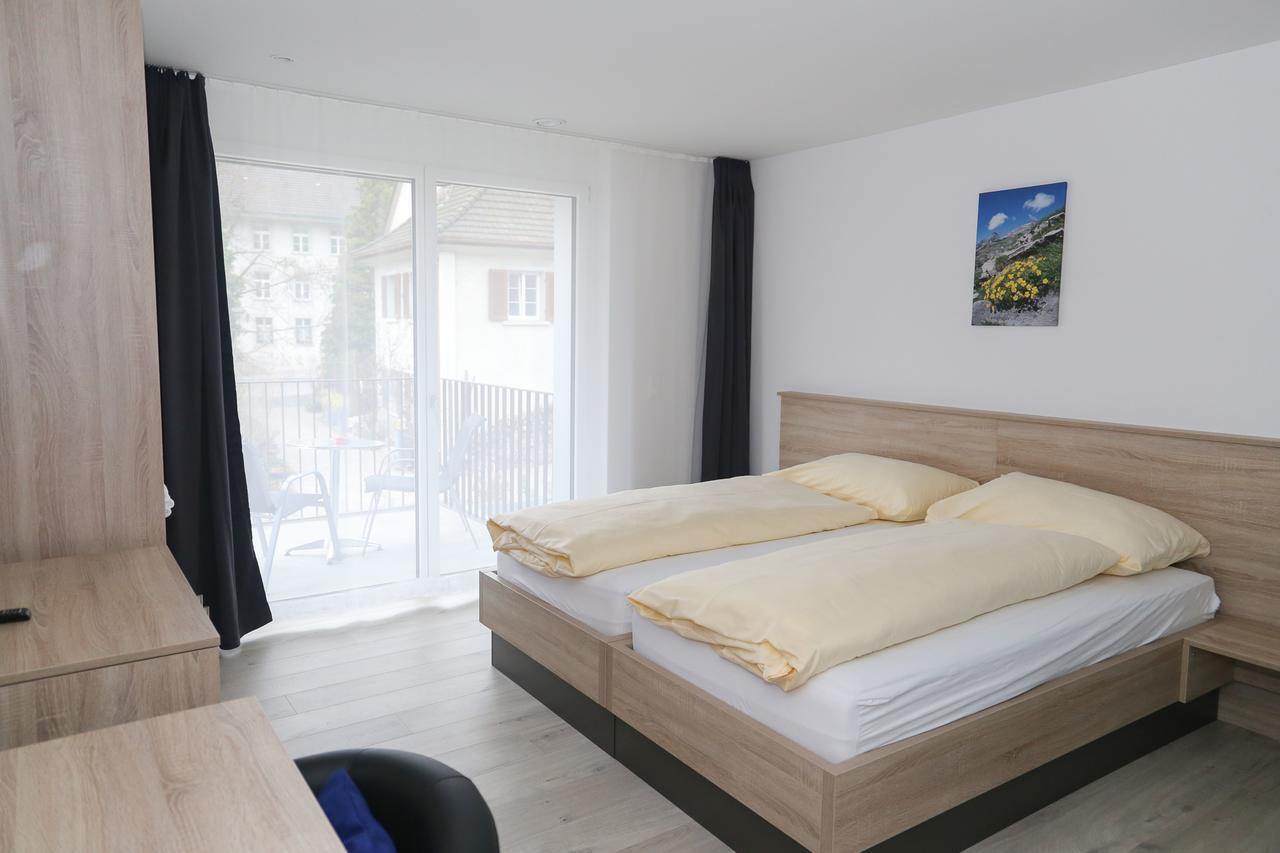 Hotel Traube Garni Kuttigen Екстериор снимка