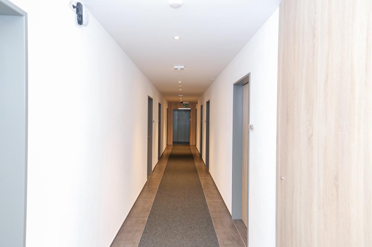 Hotel Traube Garni Kuttigen Екстериор снимка